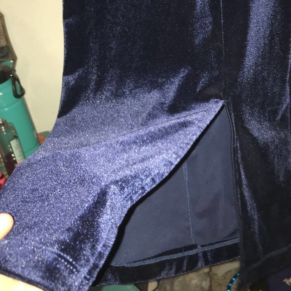 A navy blue tight fitted dress - Picture 3 of 4